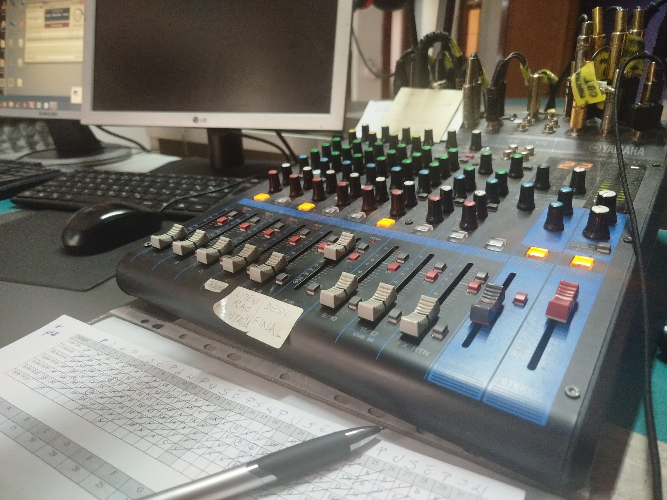 Osm radio Pale